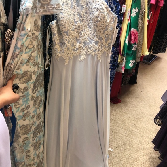 Light blue gown - Picture 5 of 5